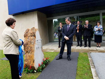 Acto institucional - descubrimiento de una placa