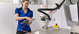 E-Device de ABB Robotics simplifica la interacción con los robots desde los propios dispositivos de los clientes