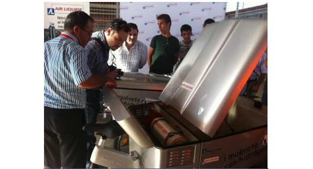 Alumnos de institutos y universidades de Murcia y Cartagena visitan la carrera Solar Race